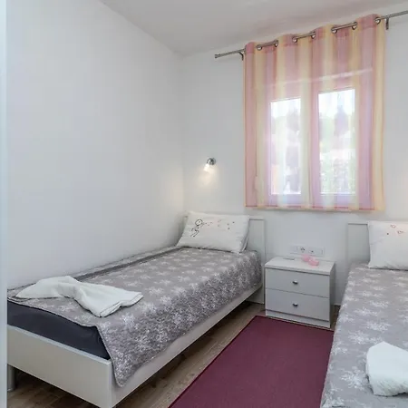 Gagula With Jacuzzi Lejlighed Trogir