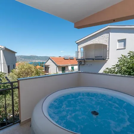 Gagula With Jacuzzi Apartament *