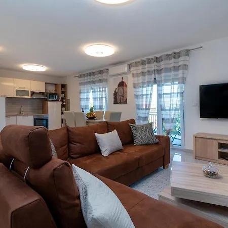 Gagula With Jacuzzi Apartament