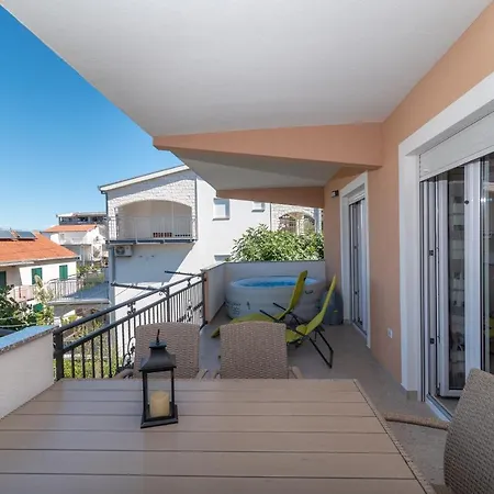 Apartament Gagula With Jacuzzi Trogir