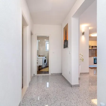 Gagula With Jacuzzi Trogir