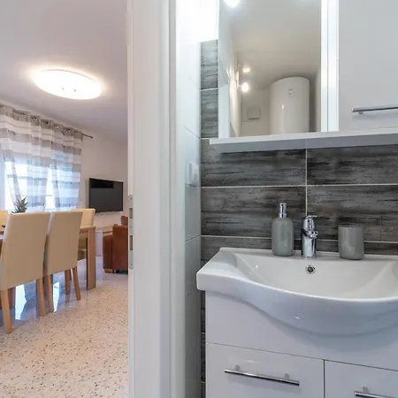 Gagula With Jacuzzi Trogir