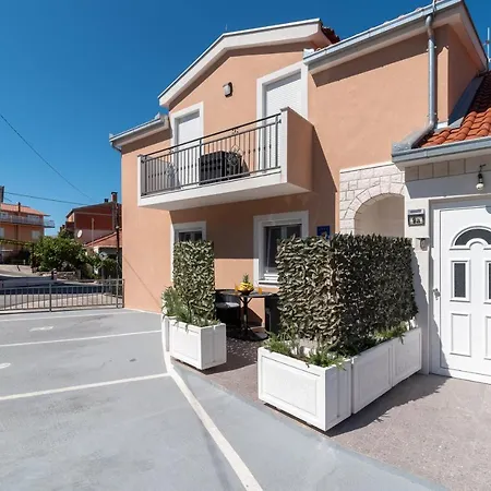 Gagula With Jacuzzi Apartament *