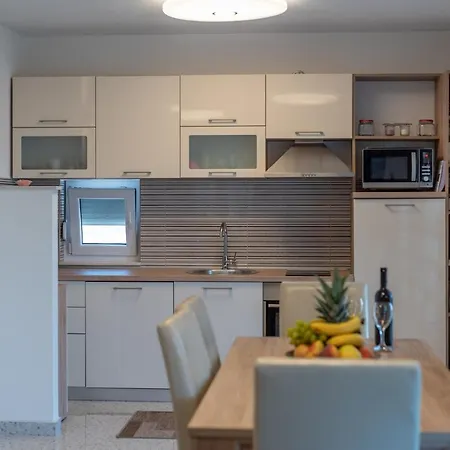 Gagula With Jacuzzi Apartament