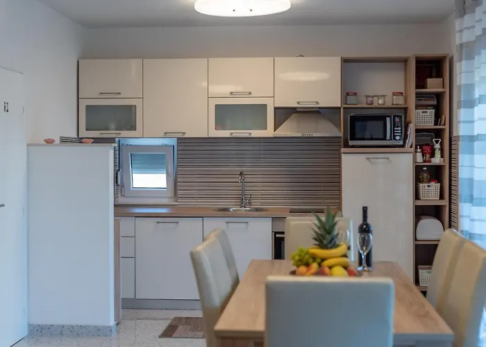 Gagula With Jacuzzi דירה