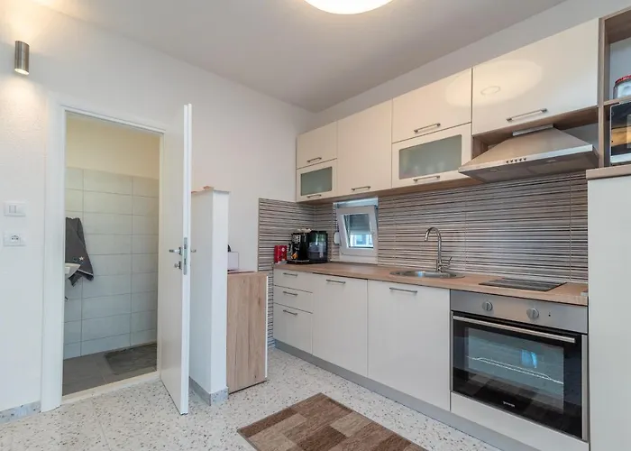 Apartment Gagula With Jacuzzi Trogir