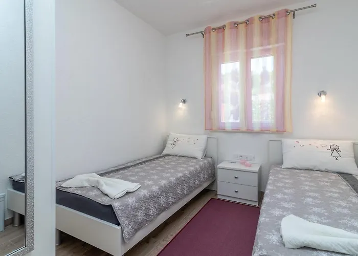 Gagula With Jacuzzi Apartament Trogir