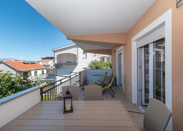 Apartment Gagula With Jacuzzi Trogir