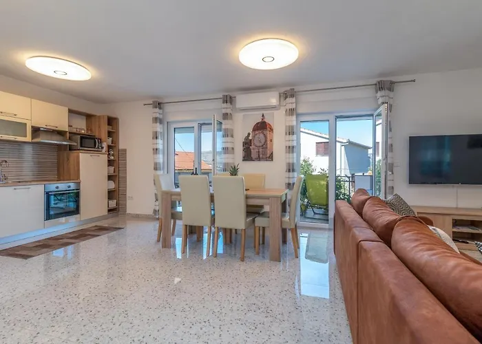 Apartment Gagula With Jacuzzi Trogir