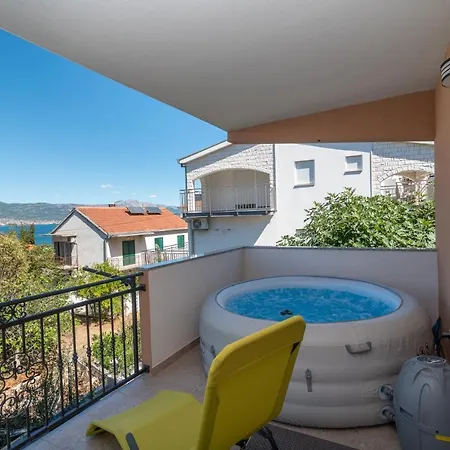 Gagula With Jacuzzi